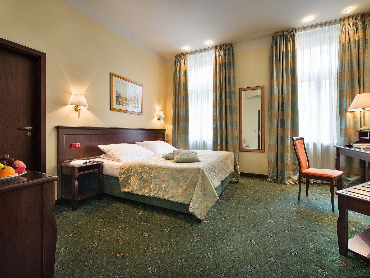 EA-Hotel-DownTown-Room-12