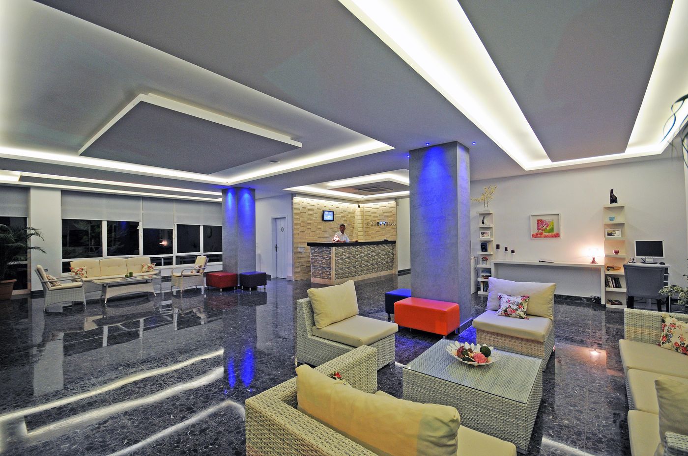 Blue-Palace-Hotel-Lobby-29