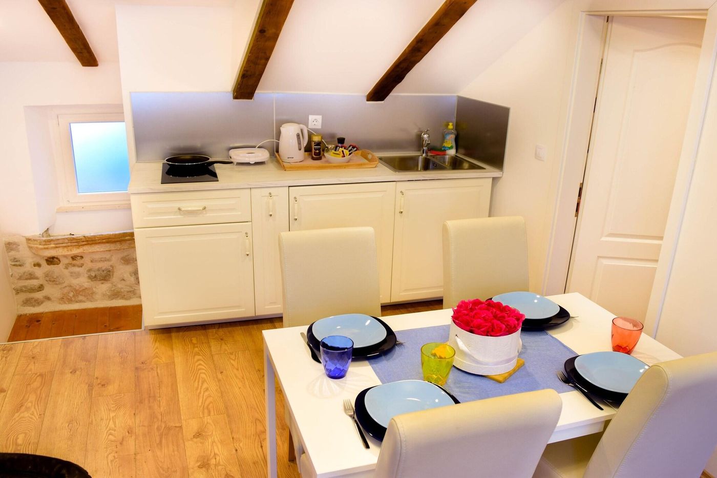 Rilati-Old-Town-Palace-Room-40