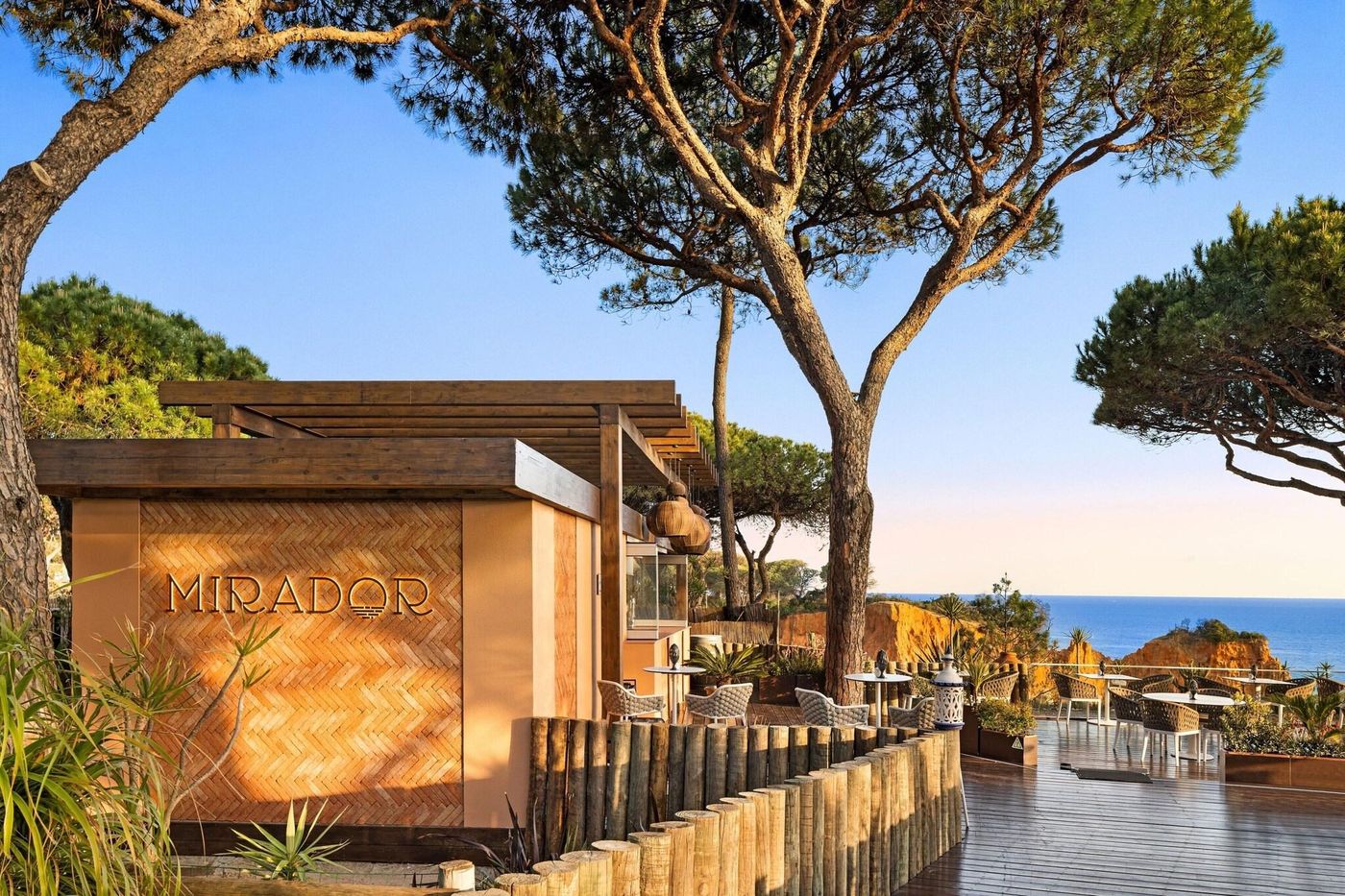 Pine-Cliffs-Ocean-Suites-Restaurant-16