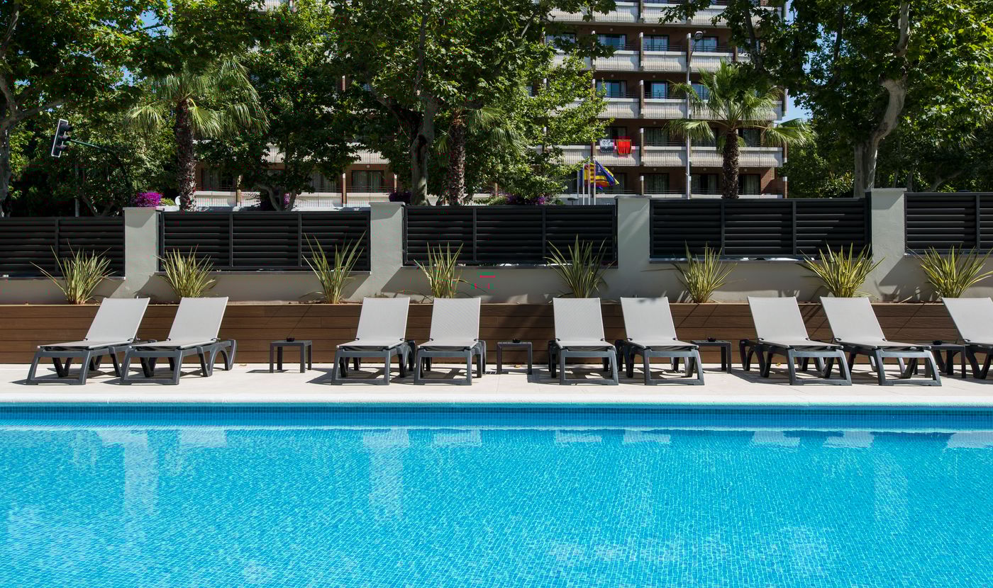 California-Apartments-III-Y-IV-Pool-5