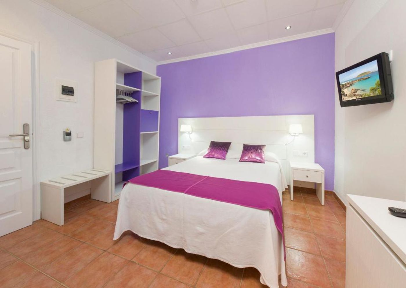 Hostal-Adelino-Room-13