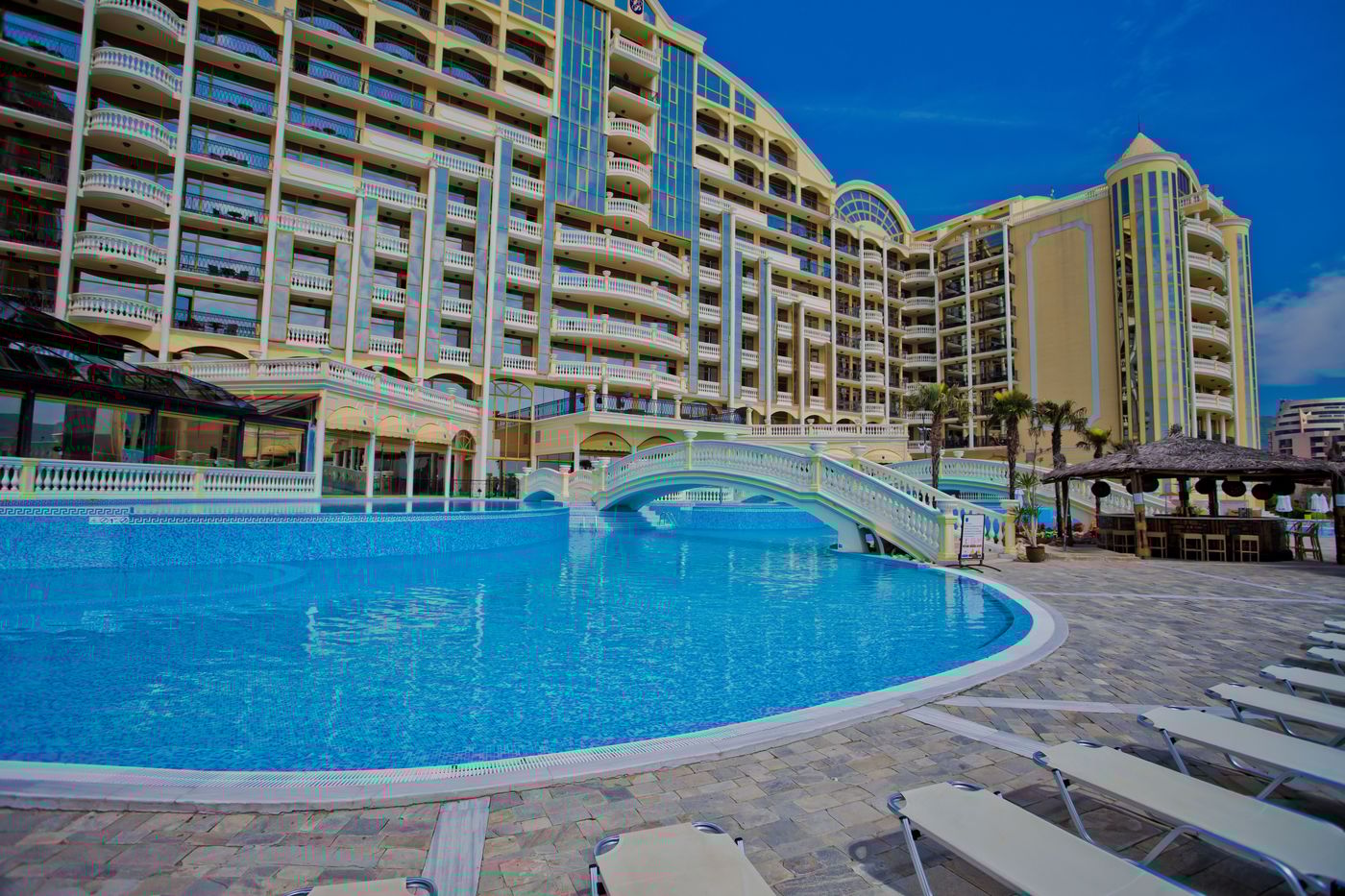 Imperial-Palace-Pool-8