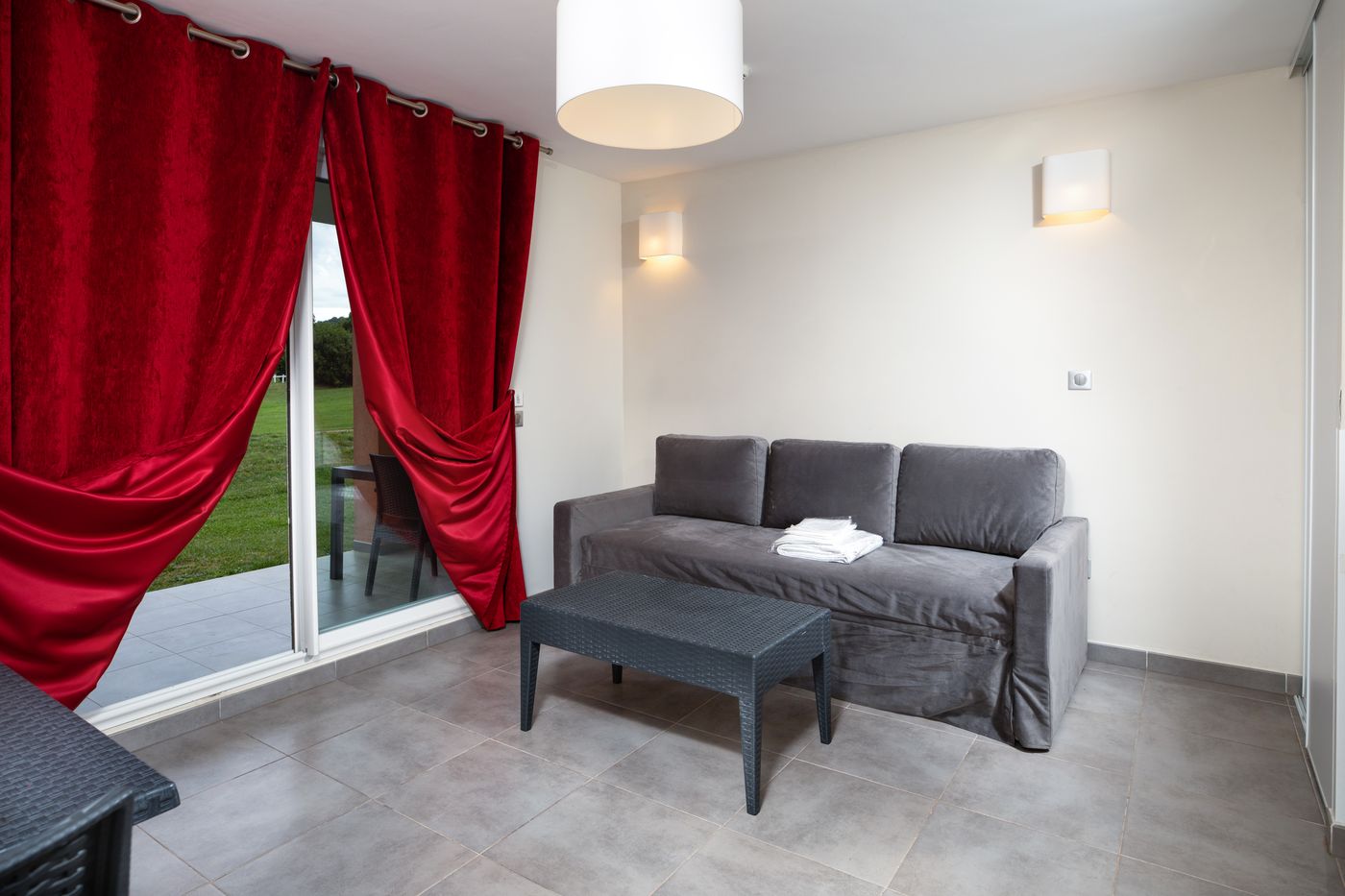 SOWELL-RESIDENCES-Les-Perles-de-Saint-Tropez-Room-25