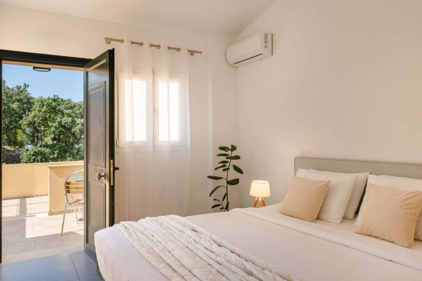 Century-Resort-Apartments-Room-38