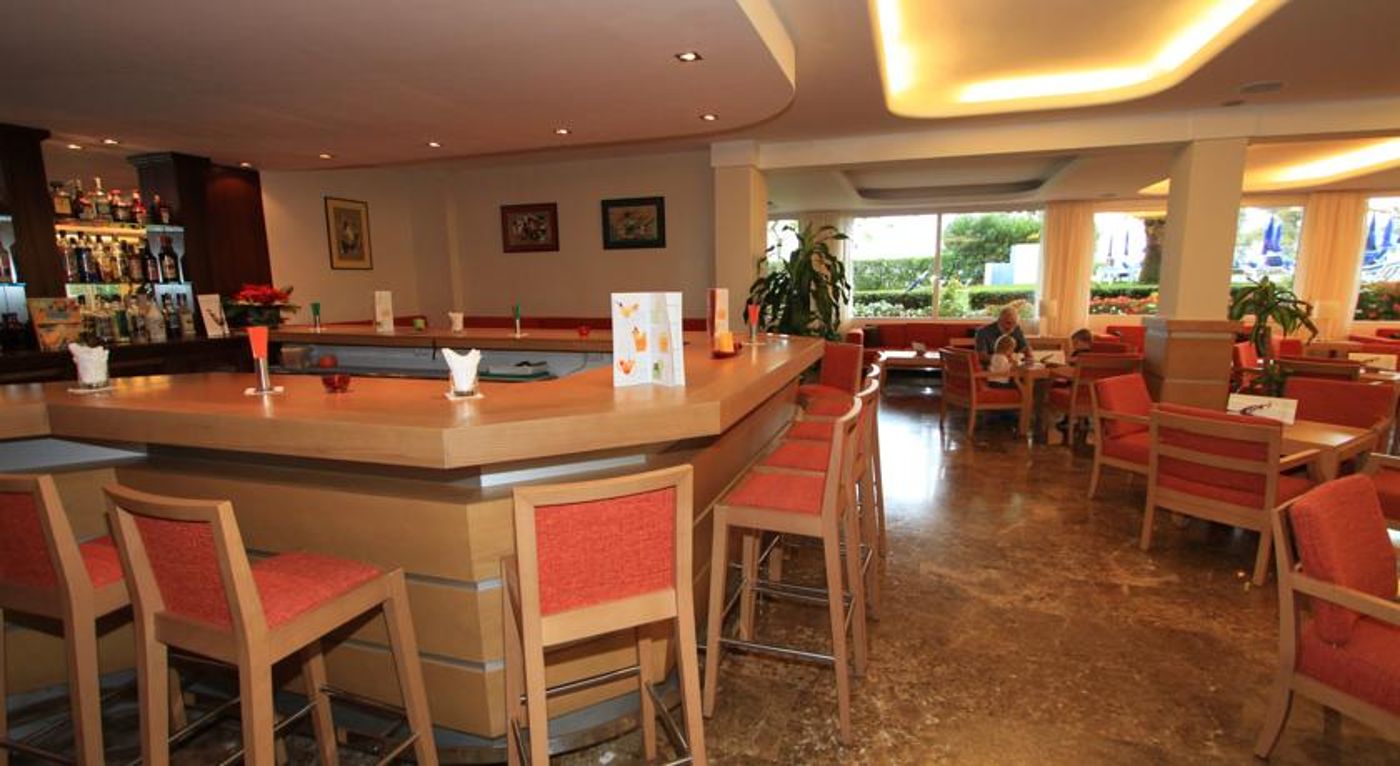 Universal Castell Royal