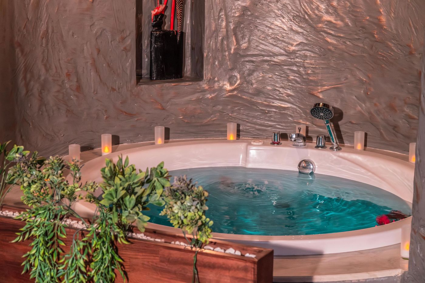 02/09/24 - Royal Wings Hotel