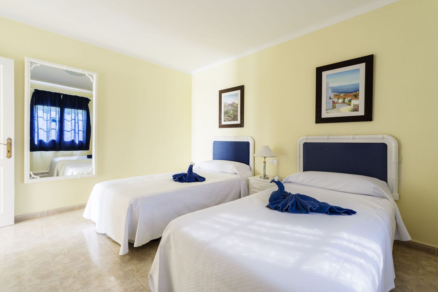 Hyde-Park-Lane-Bungalows-Room-34