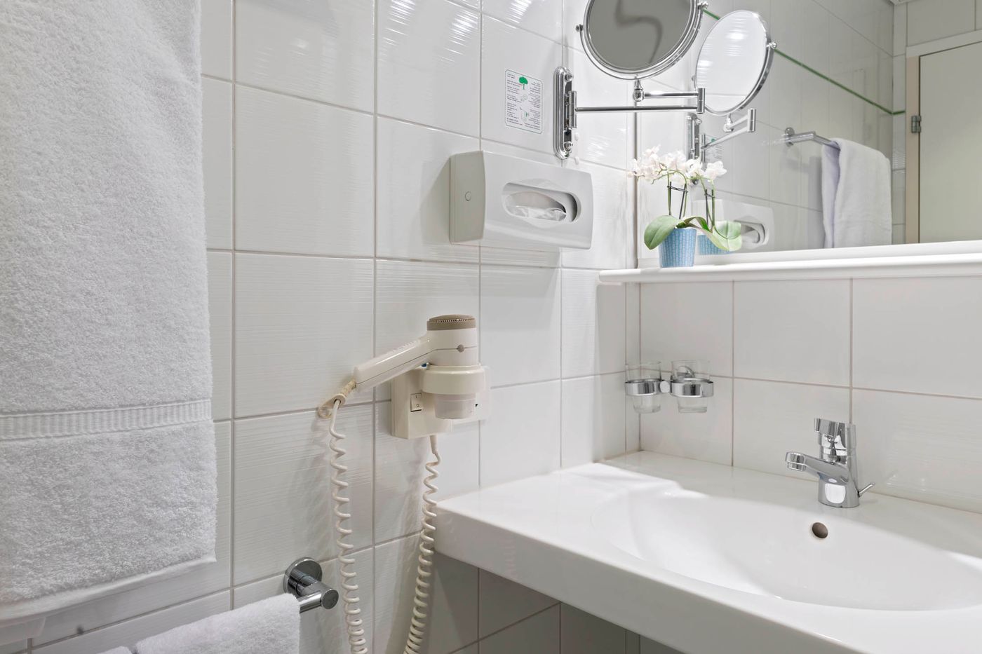 Hotel Conti-Switzerland-Zurich-Room-10