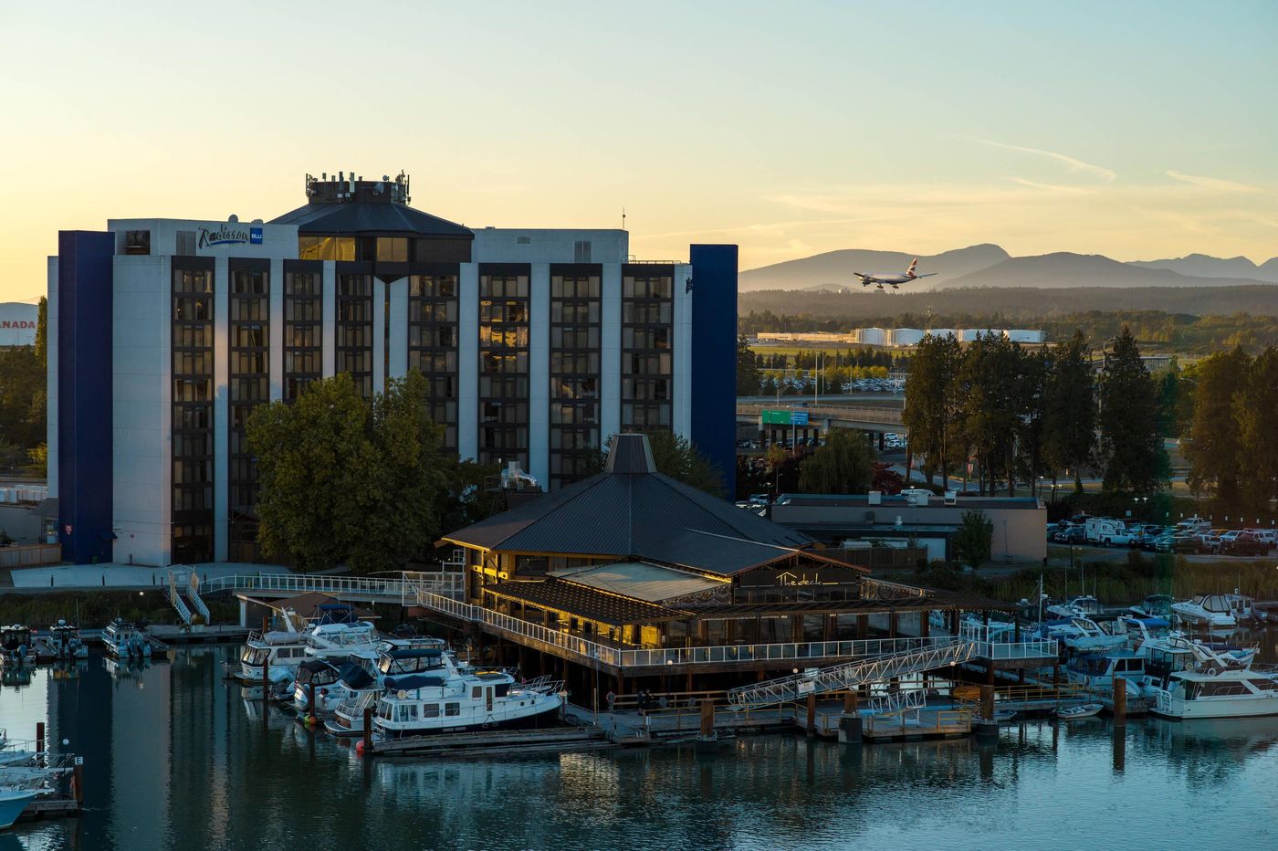 Radisson-Blu-Vancouver-Airport-General-view-48
