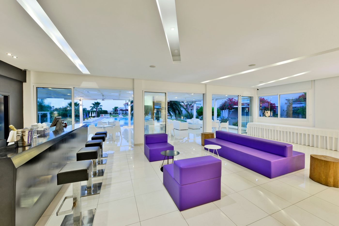 Mon-Repos-Hotel-Lobby-24