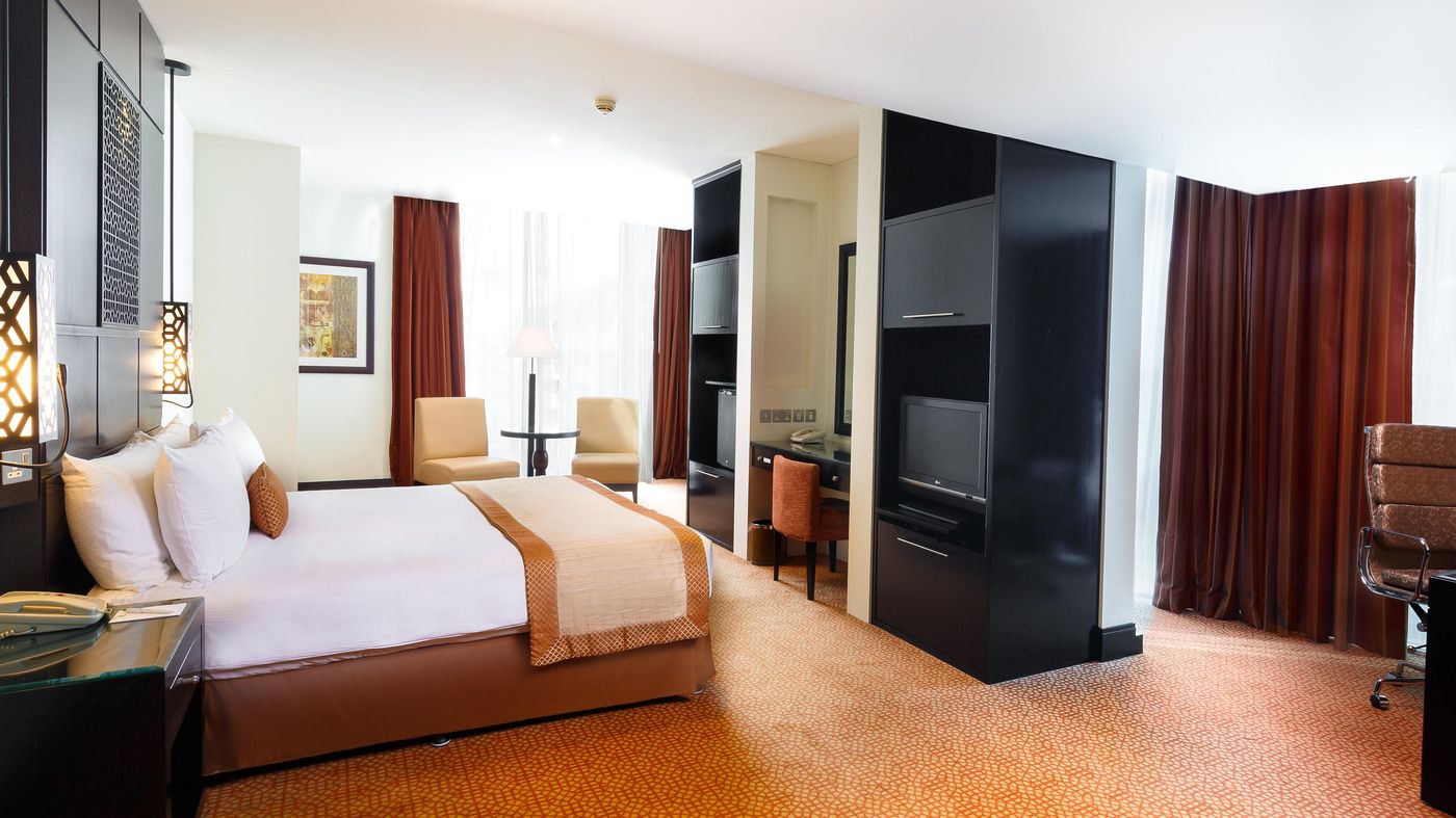 Holiday-Inn-Dubai-Al-Barsha-Room-17