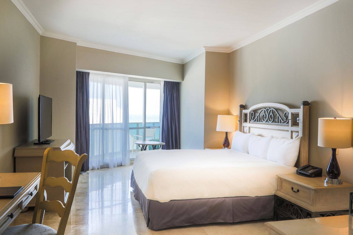 Sandos-Cancun-Lifestyle-Resort---Adults-Recommended-Room-18