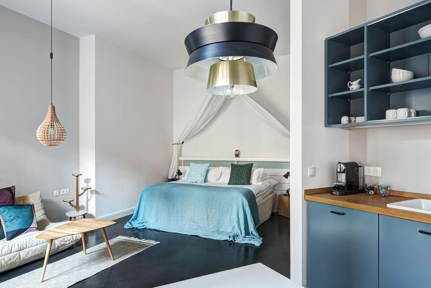 Berlin-Gorki-Apartments-Room-2