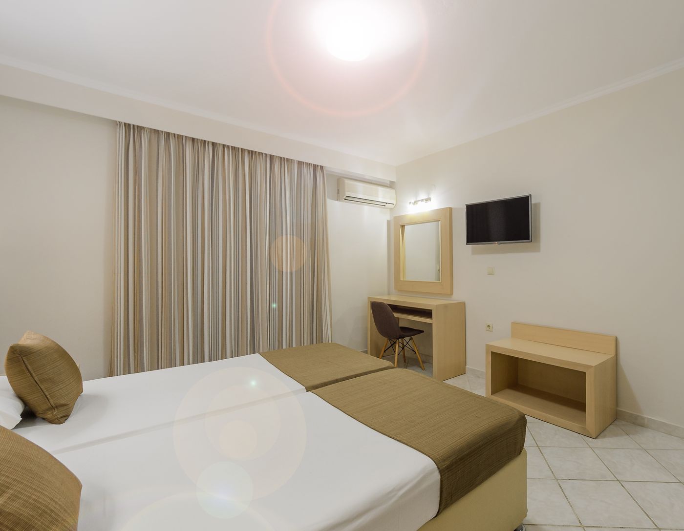 Karras-Hotel-Room-38