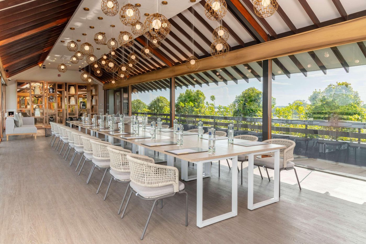 DoubleTree-by-Hilton-Weerawila-Rajawarna-Resort-Bar-53