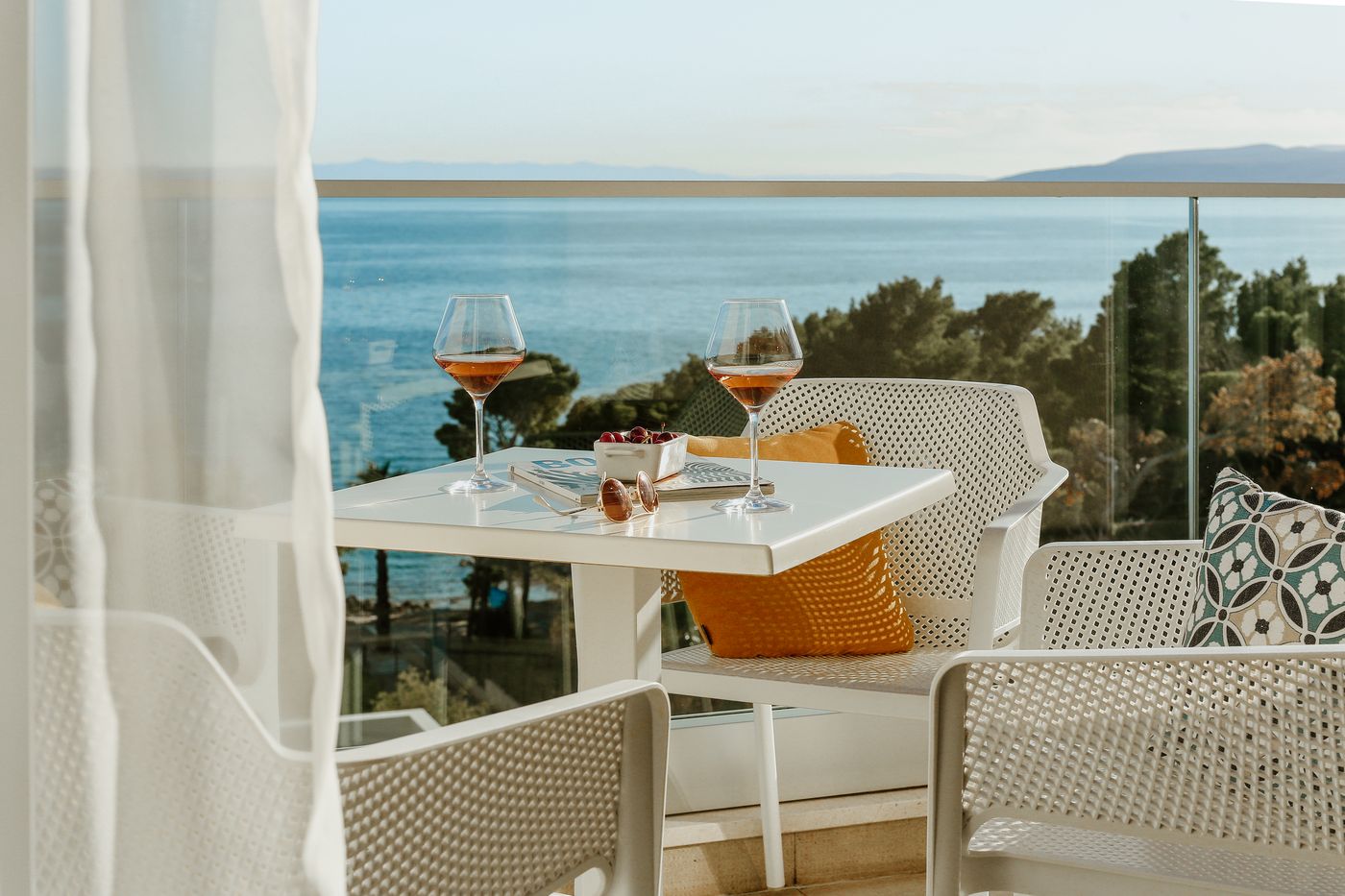 Romana-Beach-Apartments-Room-38