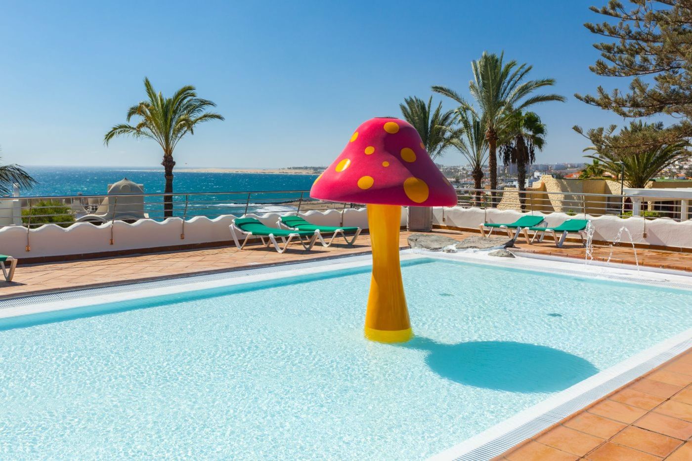 Abora-Interclub-Atlantic-by-Lopesan-Hotels-Pool-14