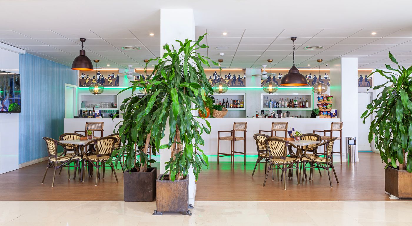 Hotel-Alay---Adults-Only-Bar-57