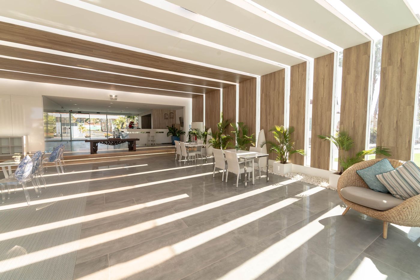 Hotel-LIVVO-Dunagolf-Suites-Lobby-55