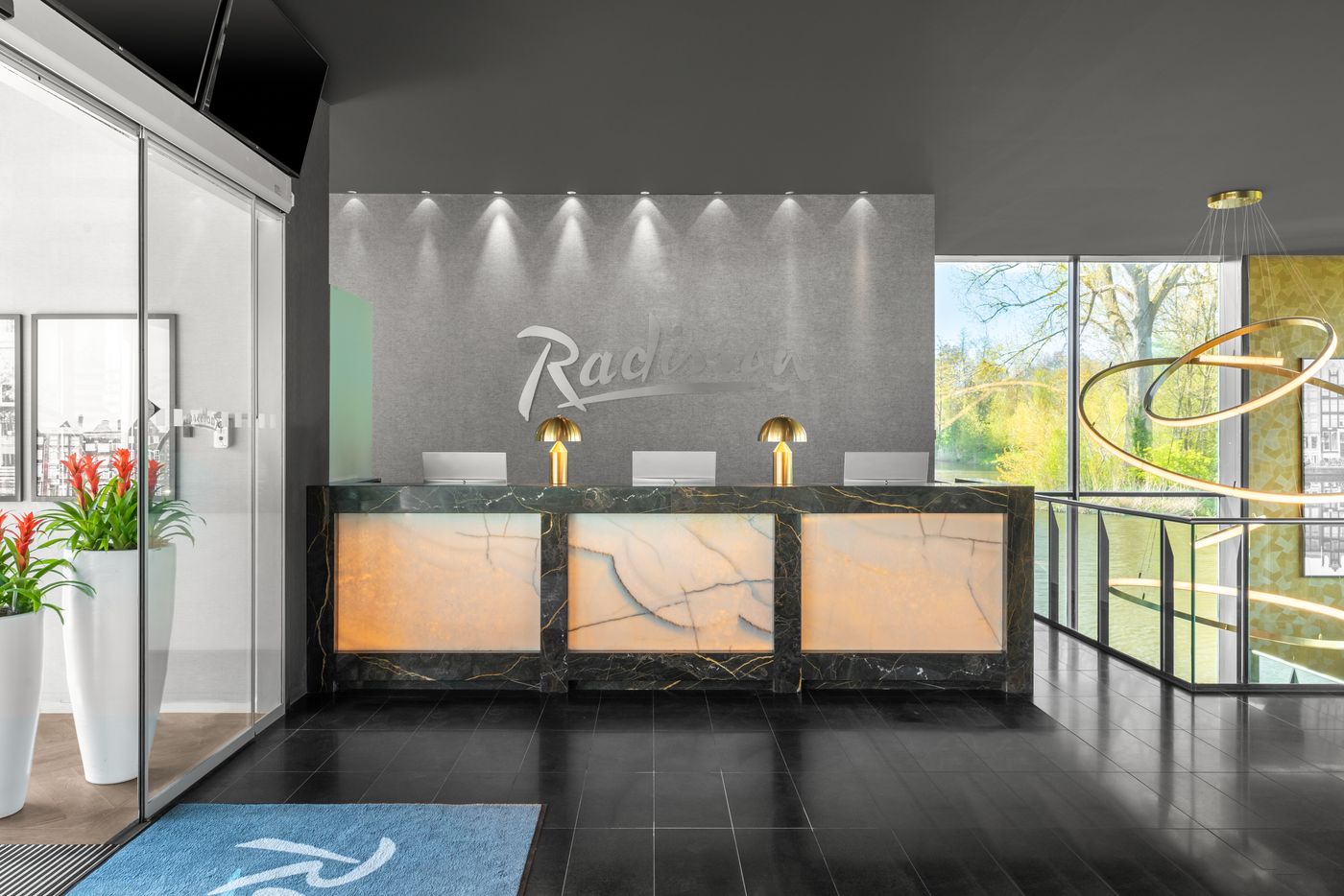 Radisson-Hotel---Suites-Amsterdam-South-Lobby-21