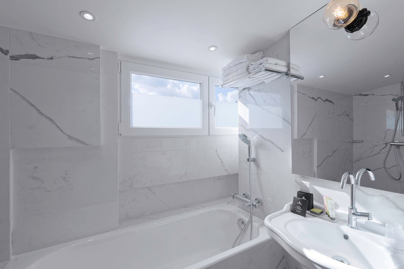 Hotel-34B-Astotel-Room-47