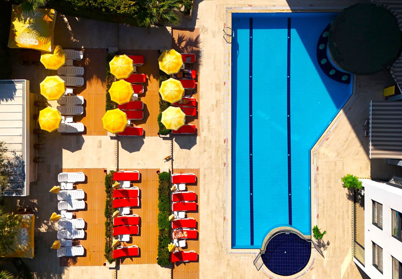 Happy-Apart-Hotel-Pool-19