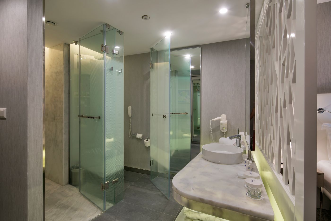 The-Sense-De-Luxe-Hotel-Room-26