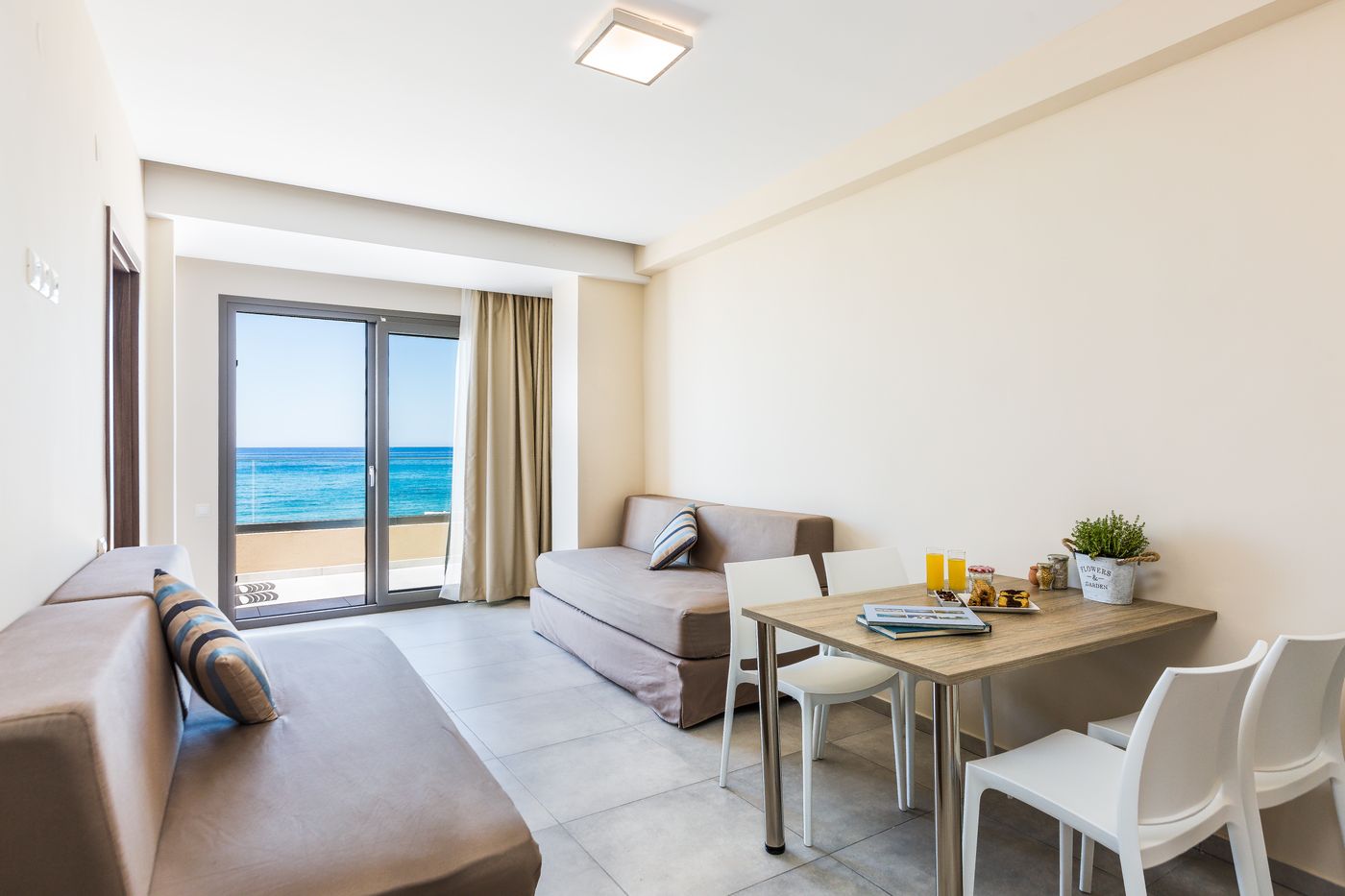 Theo Star Beach Apartments