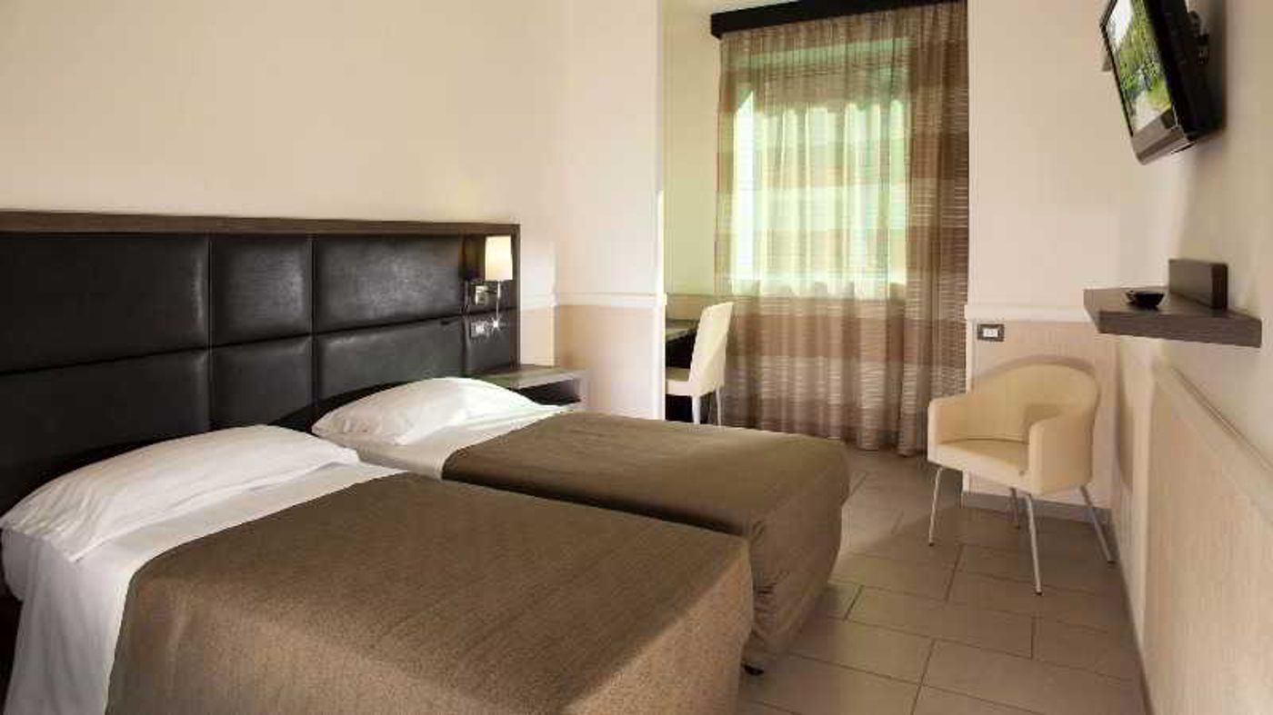 Artis-Hotel-Room-14