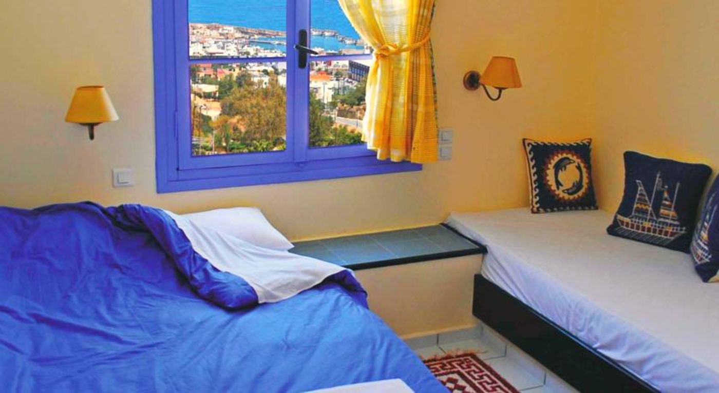 Korifi Suites Art Hotel