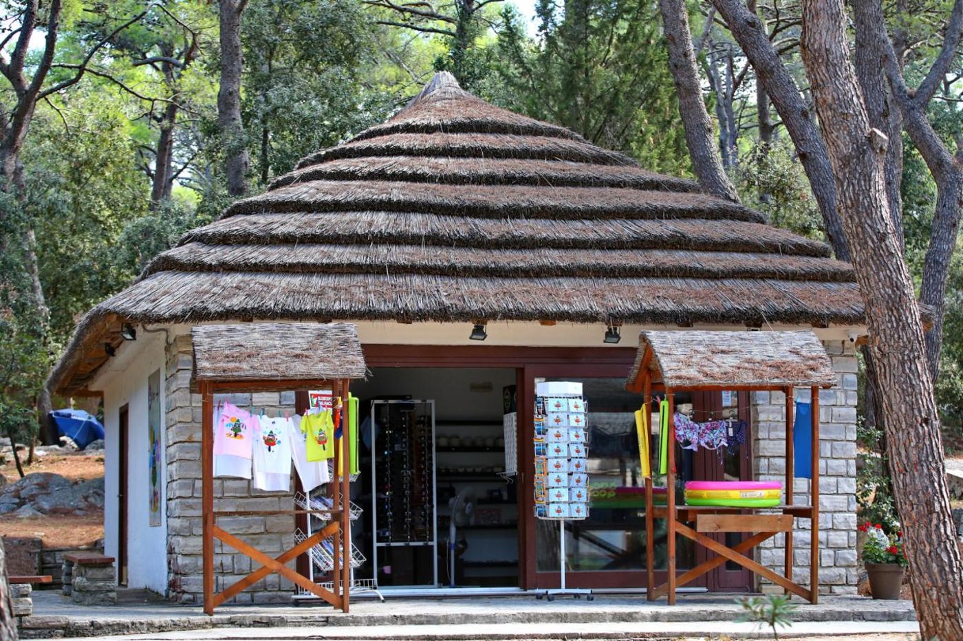 Pine Beach Pakostane