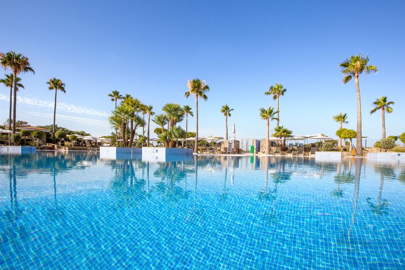 Hipotels-Barrosa-Palace-Pool-2