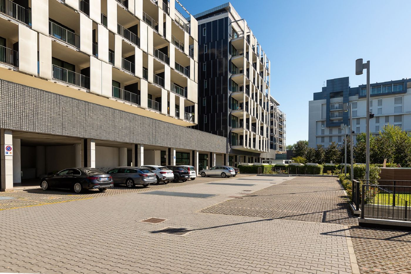 Ramada-Plaza-Milano-Hotel-General-view-47