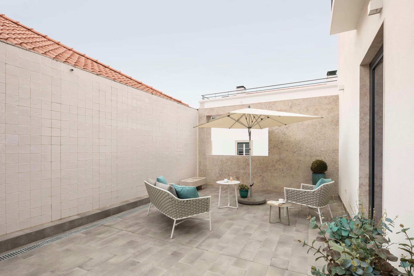 The-Emerald-House-Lisbon--Curio-Collection-by-Hilt-Room-75