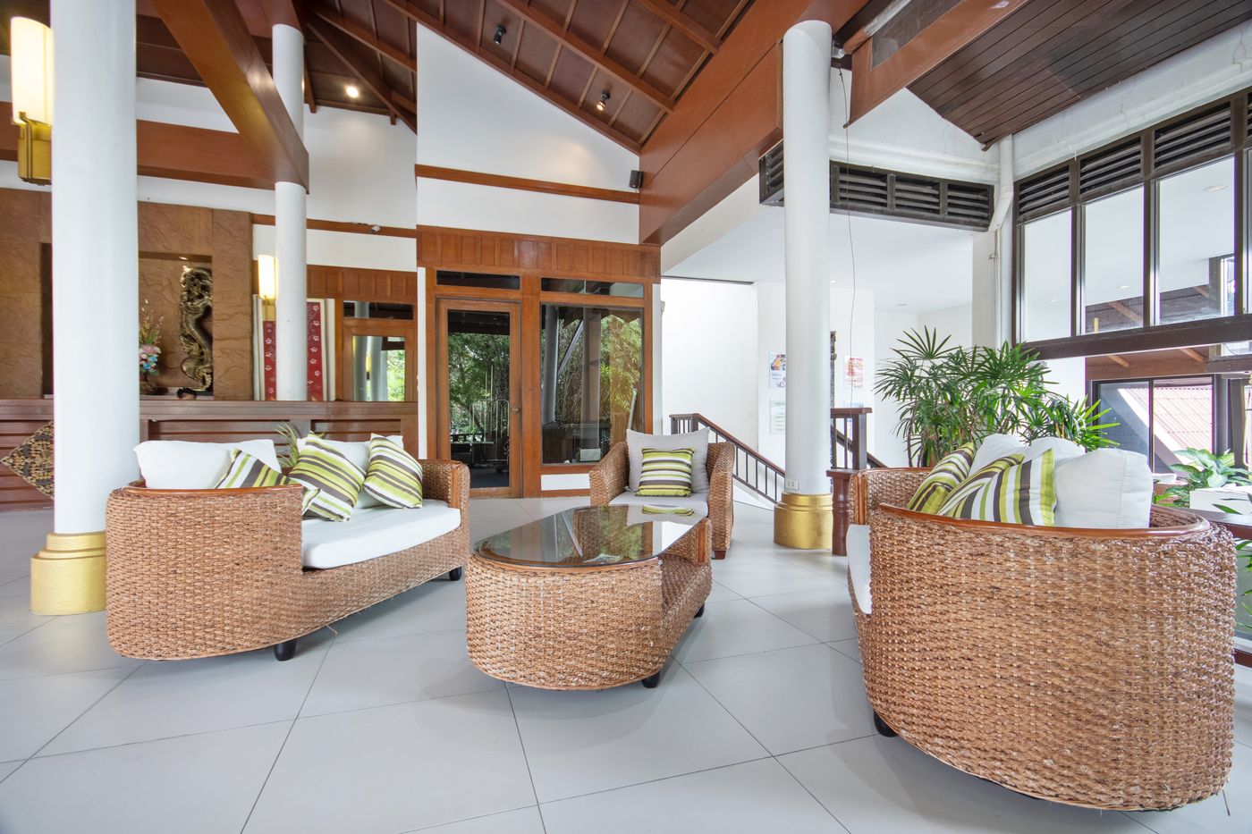 Diamond-Cottage-Resort-And-Spa-Lobby-59