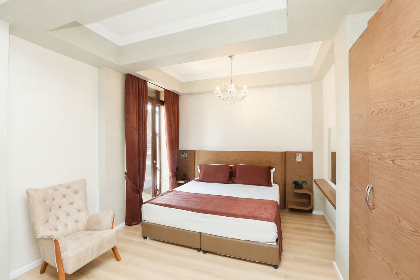 Oxford Hotel 12.12.25