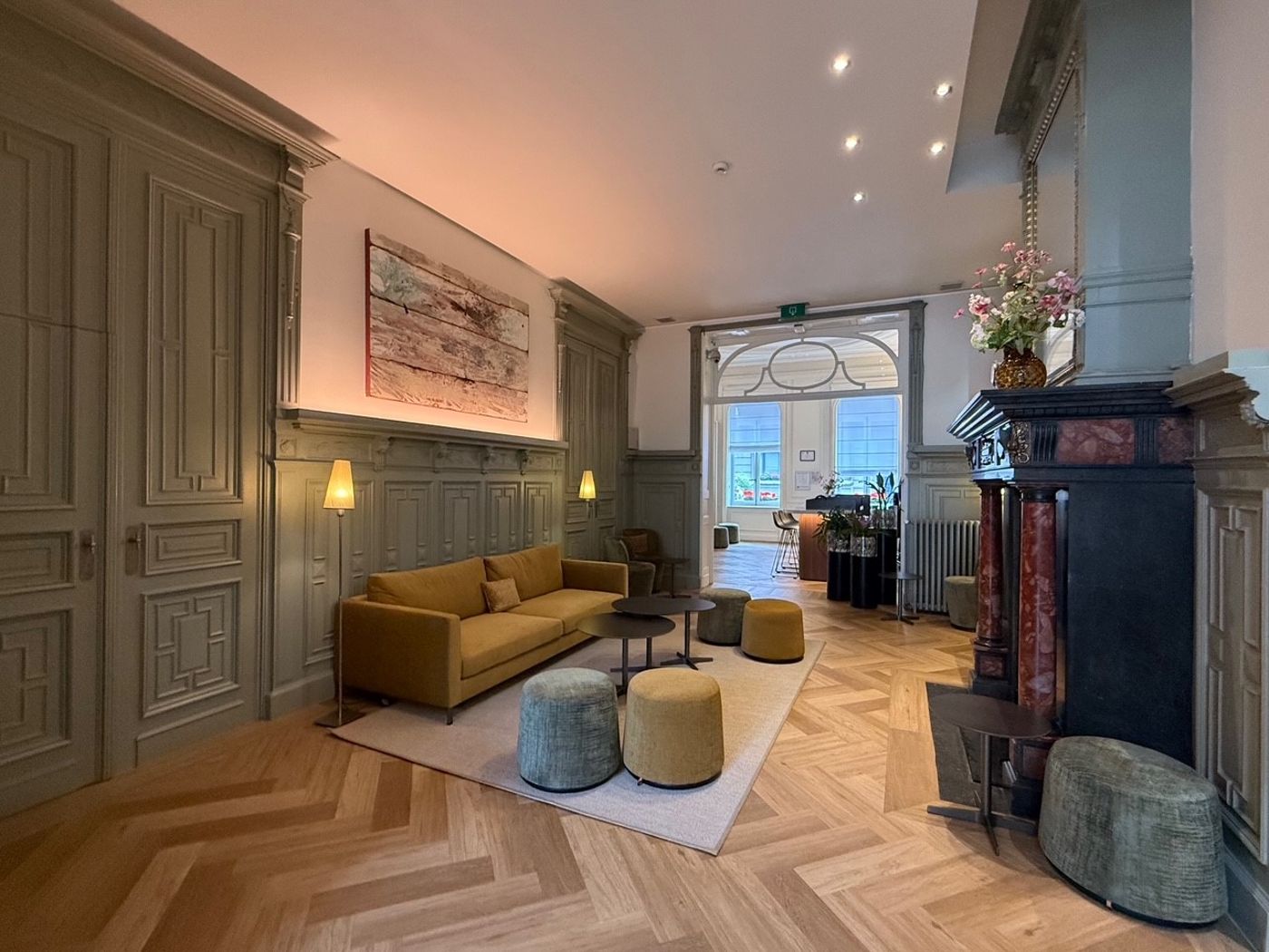 Hotel-Du-Congres-Lobby-12