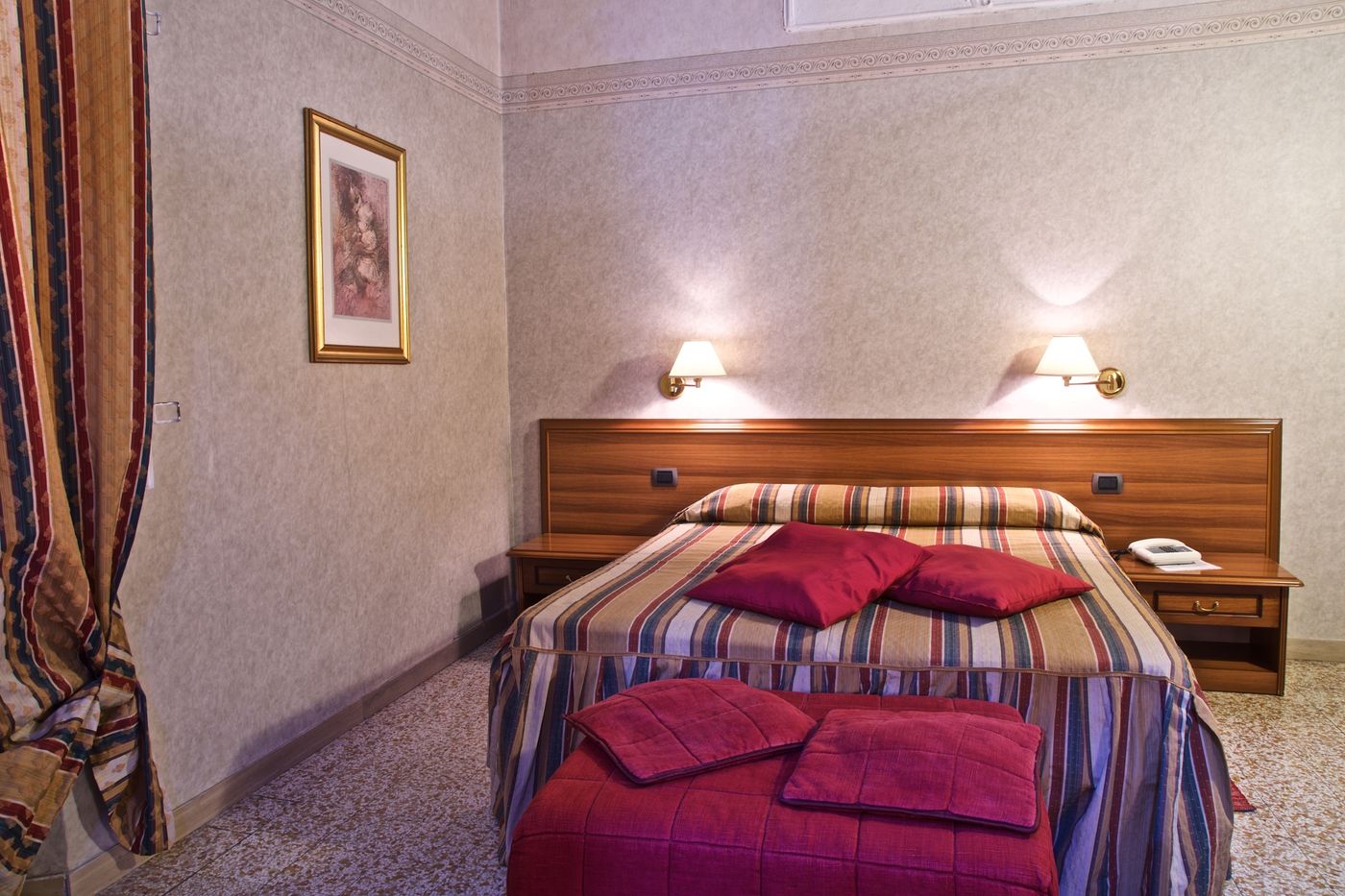 Hotel-La-Luna-Room-28