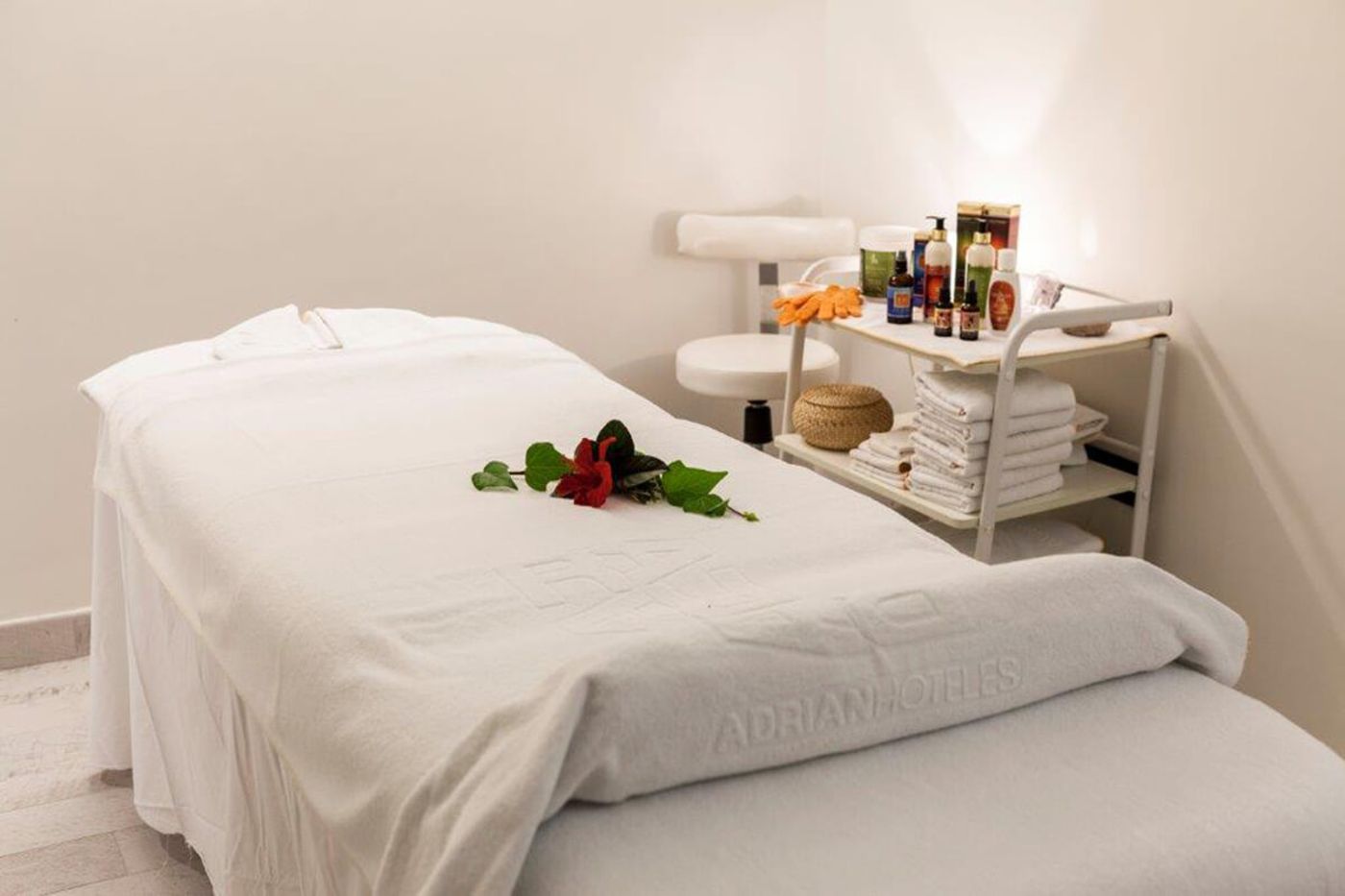 ADRIAN-Hoteles-Col-n-Guanahan----Adults-Only-Sports-and-Entertainment-43