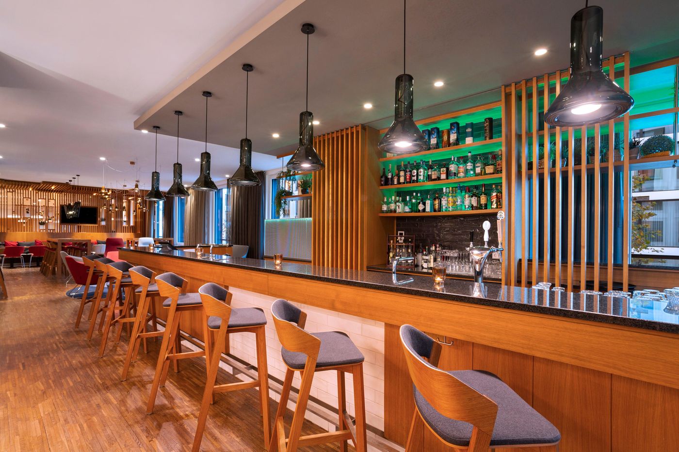 Holiday-Inn-Express-Munich-City-West-Bar-18