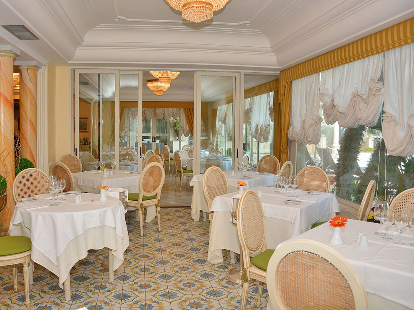 Hellenia-Yachting-Restaurant-27
