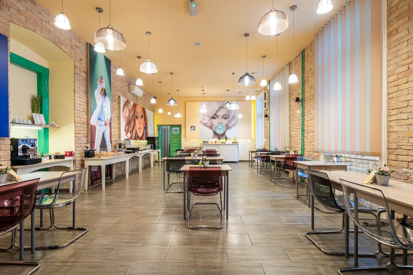 Full-Moon-Budapest-Restaurant-16