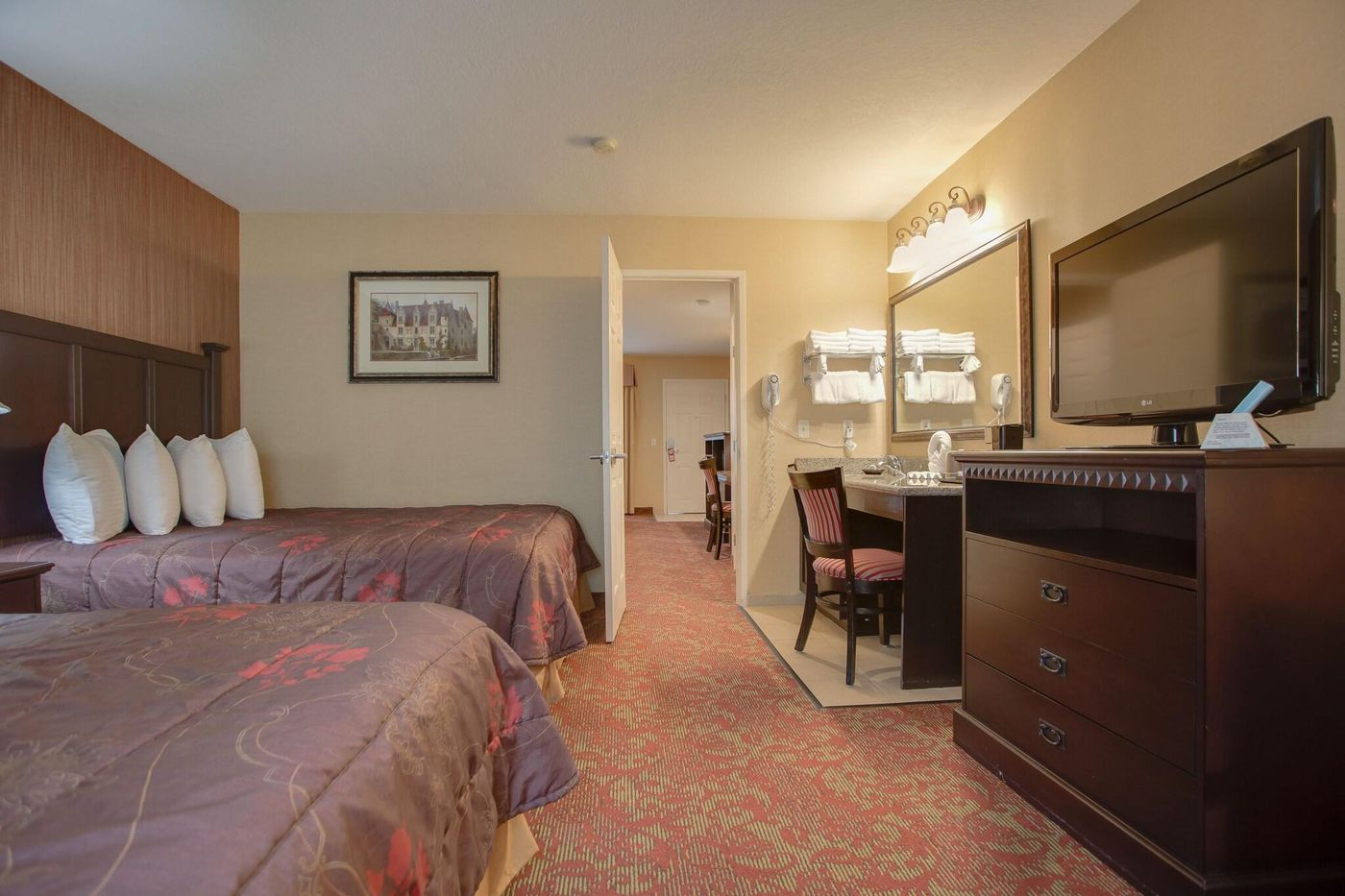Castle-Inn-and-Suites-Room-16