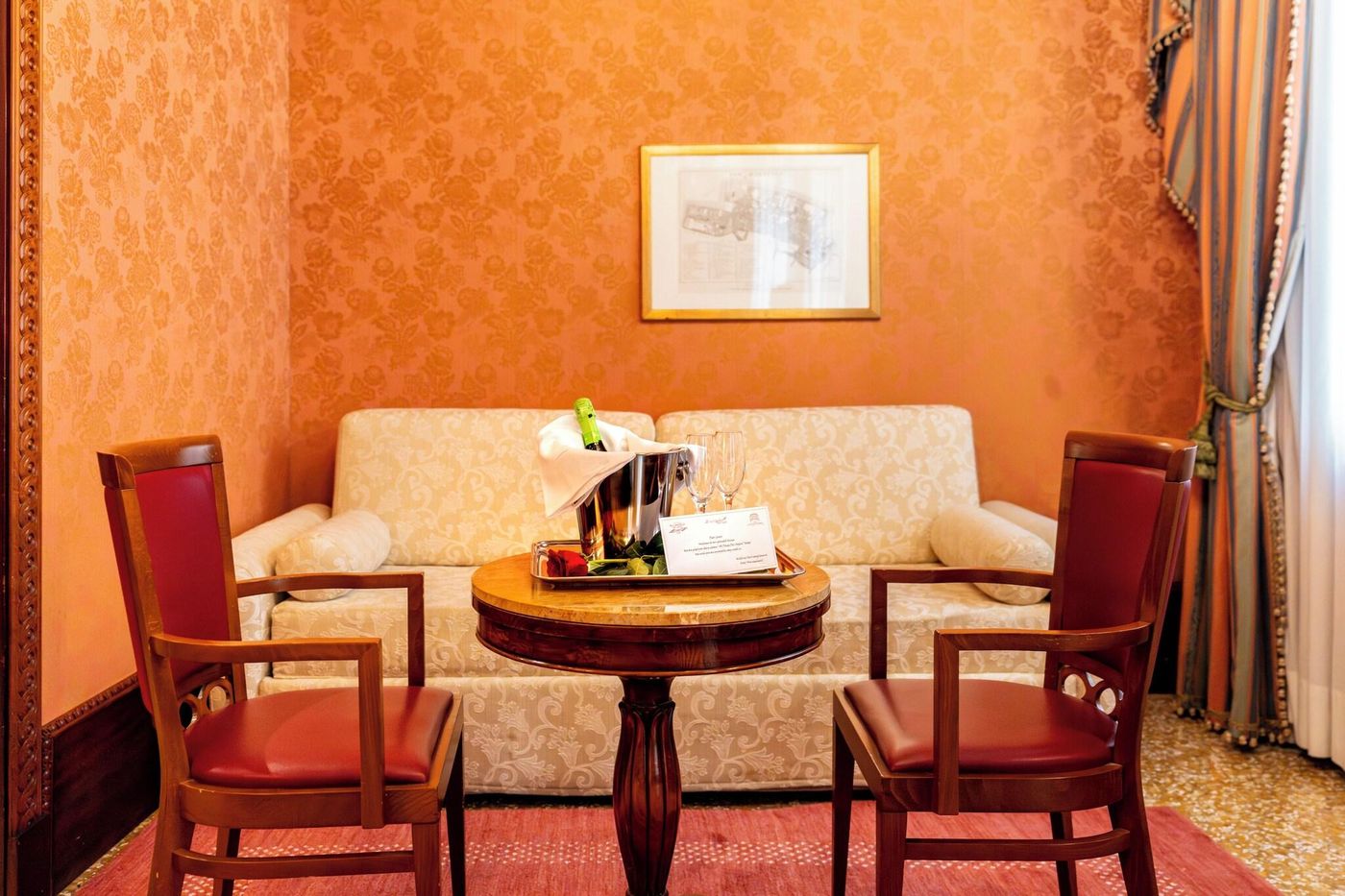 Al-Ponte-Dei-Sospiri-Junior-Suites-Room-22