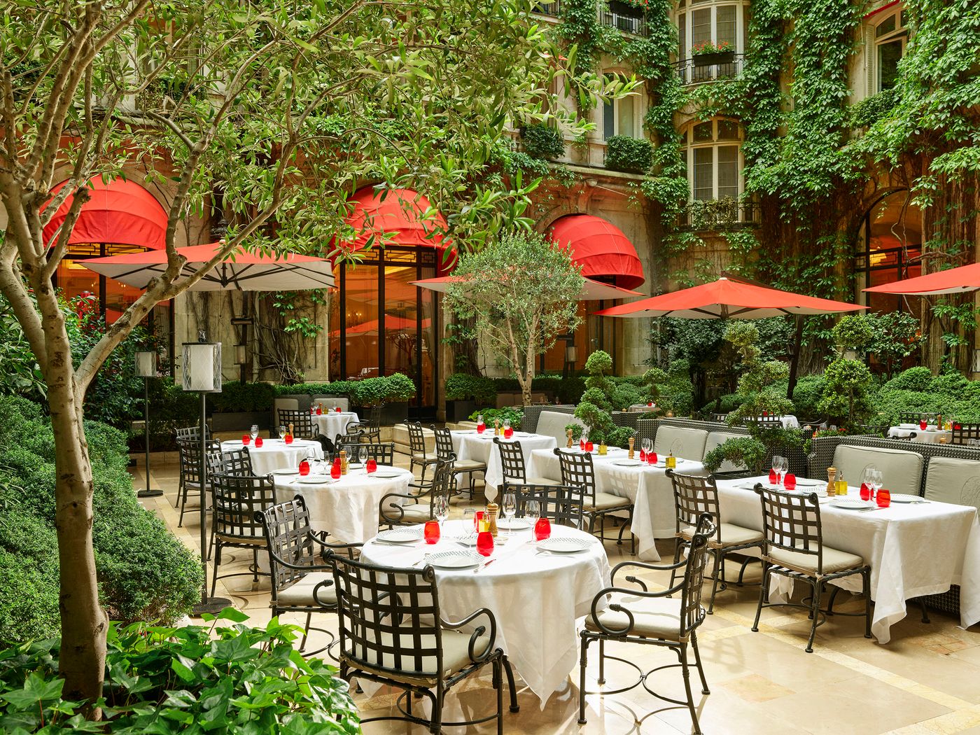 Hotel-Plaza-Athenee-Restaurant-48