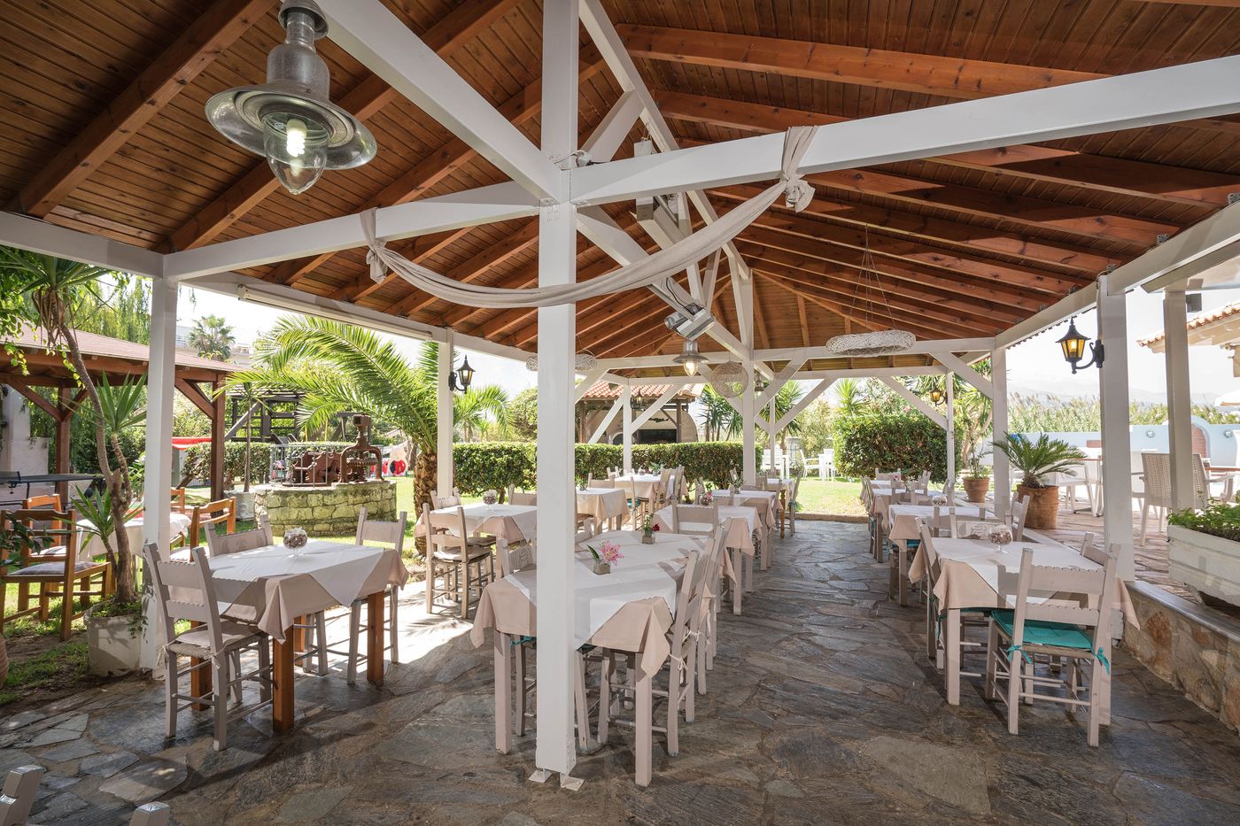 Apollo-Hotel-Restaurant-16