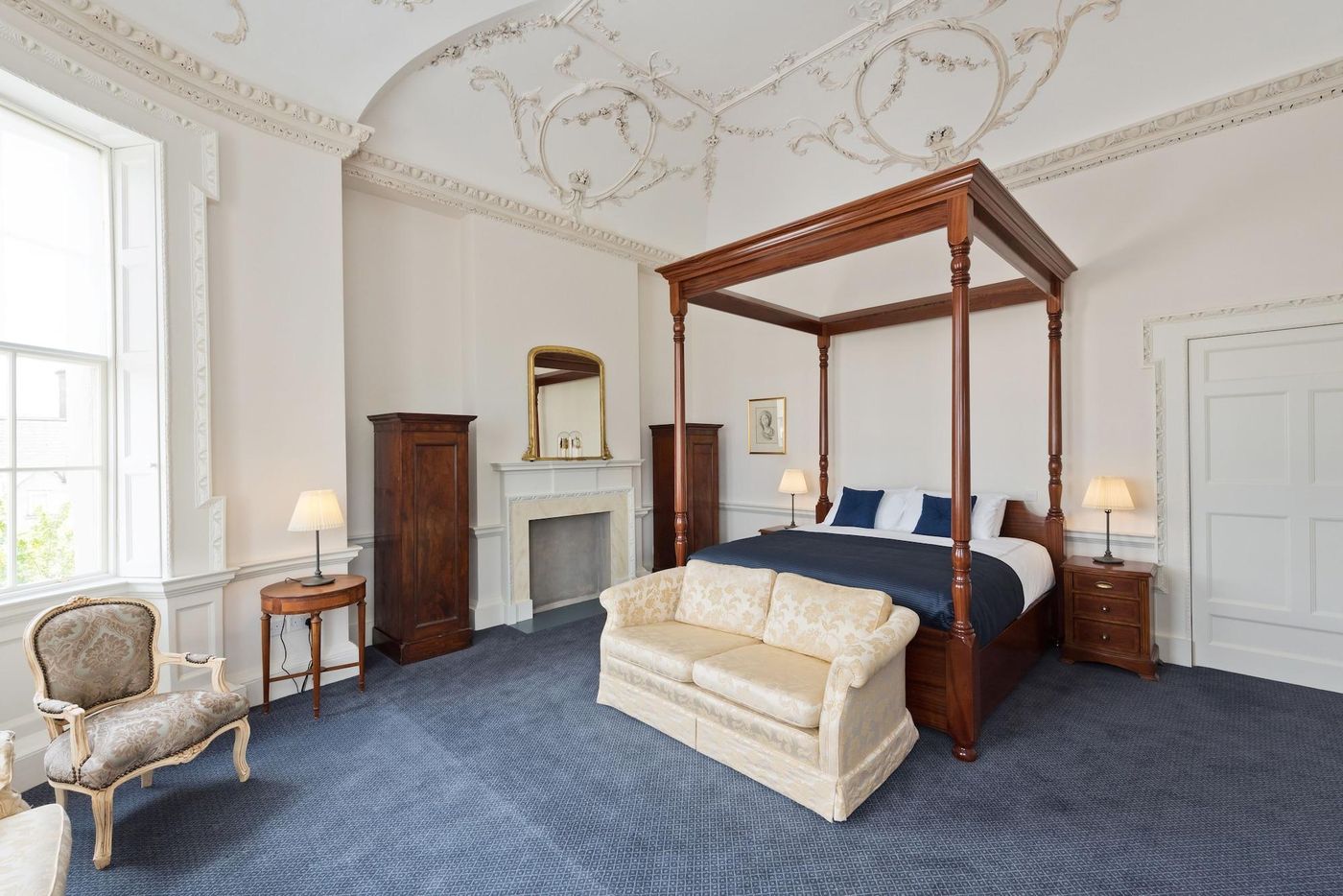 Henrietta-Suites-City-Centre-Room-14