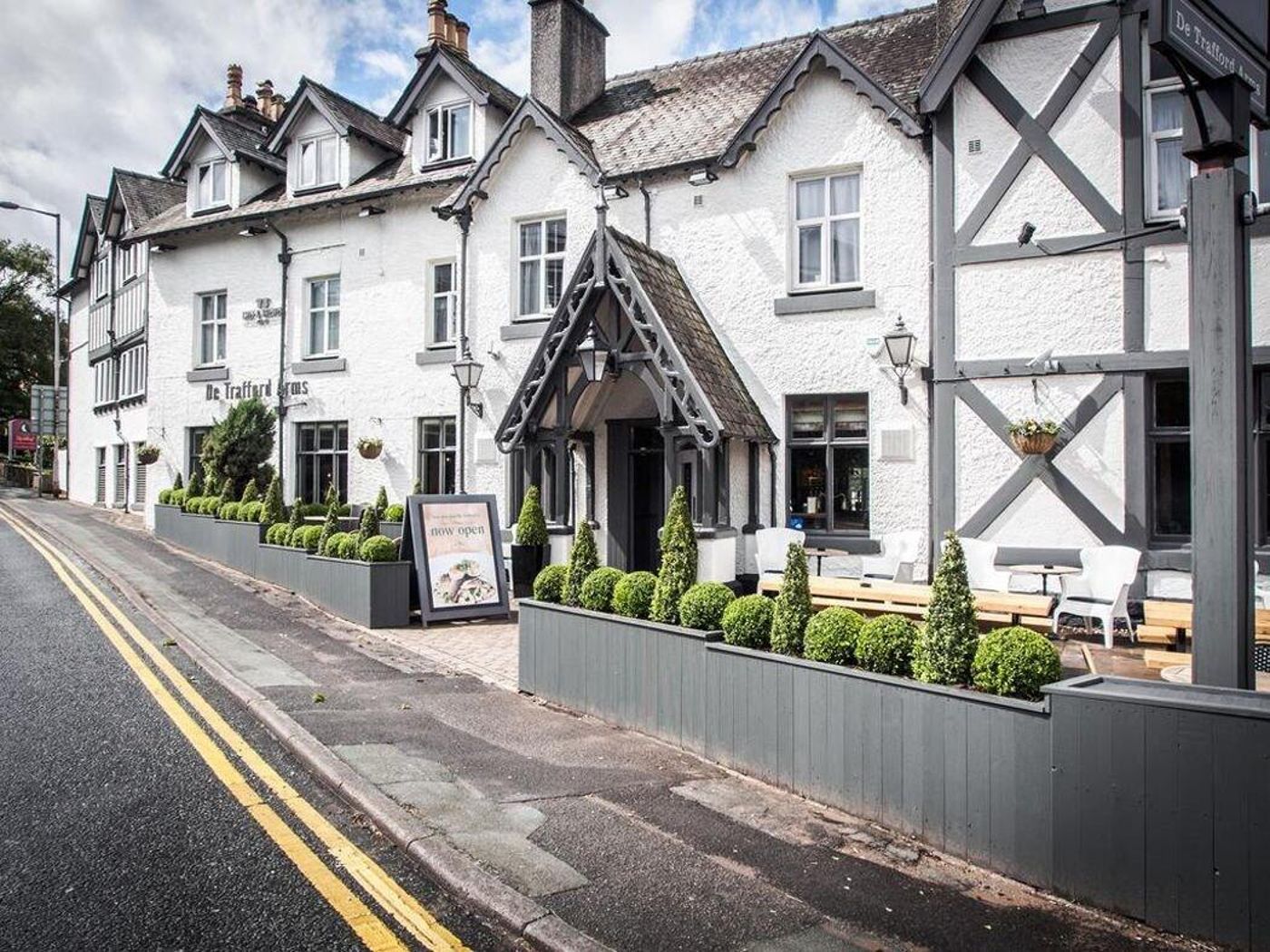 De Trafford Hotel By Greene King Inns-United Kingdom-ALDERLEY EDGE-General view-4