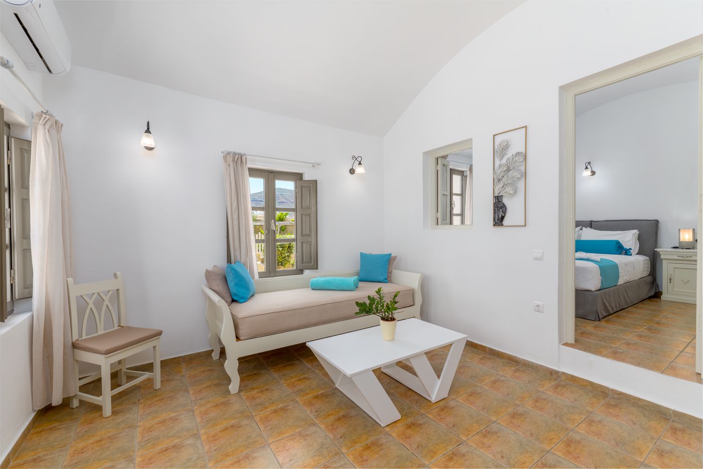 En-Plo-Boutique-Suites---Oia-Santorini-Room-27